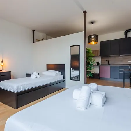 Stylish & Modern Studio *